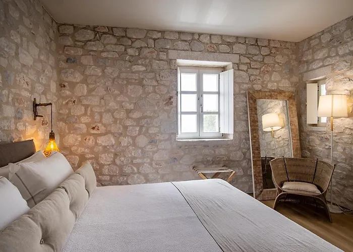 Hotel Bassa Maina & 4*