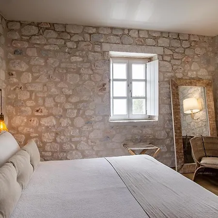 Hotel Bassa Maina & 4*