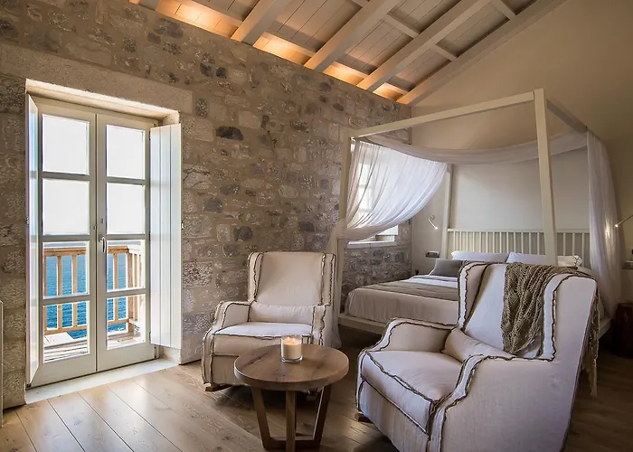 Bassa Maina & 호텔 4*