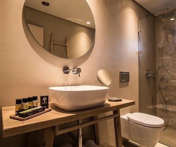 Bassa Maina & 호텔 에리아폴리스