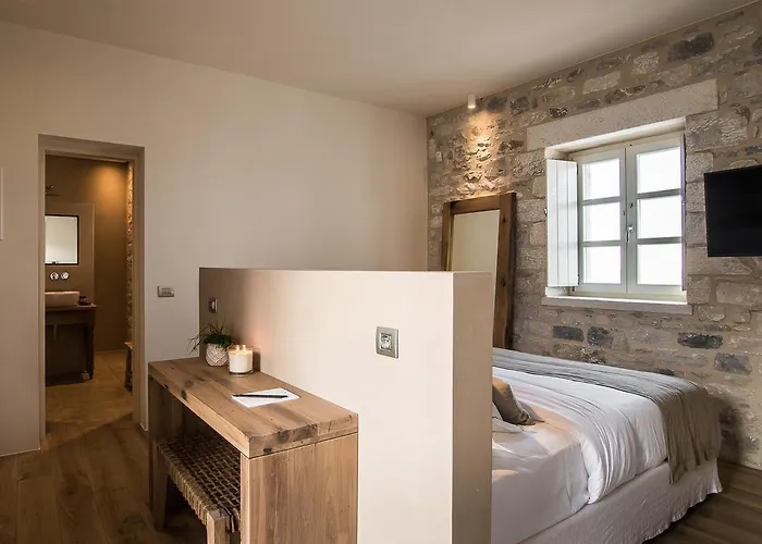 Bassa Maina & 4* 에리아폴리스