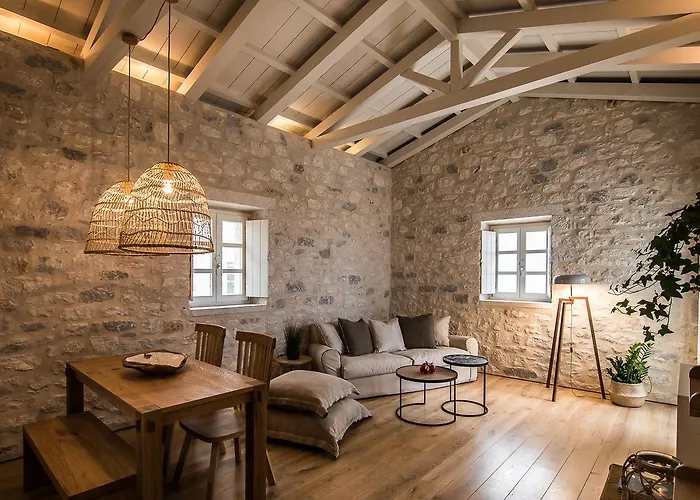 Bassa Maina & 호텔