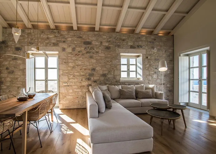 Bassa Maina & 호텔 에리아폴리스