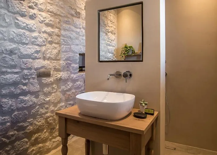 Bassa Maina & 에리아폴리스